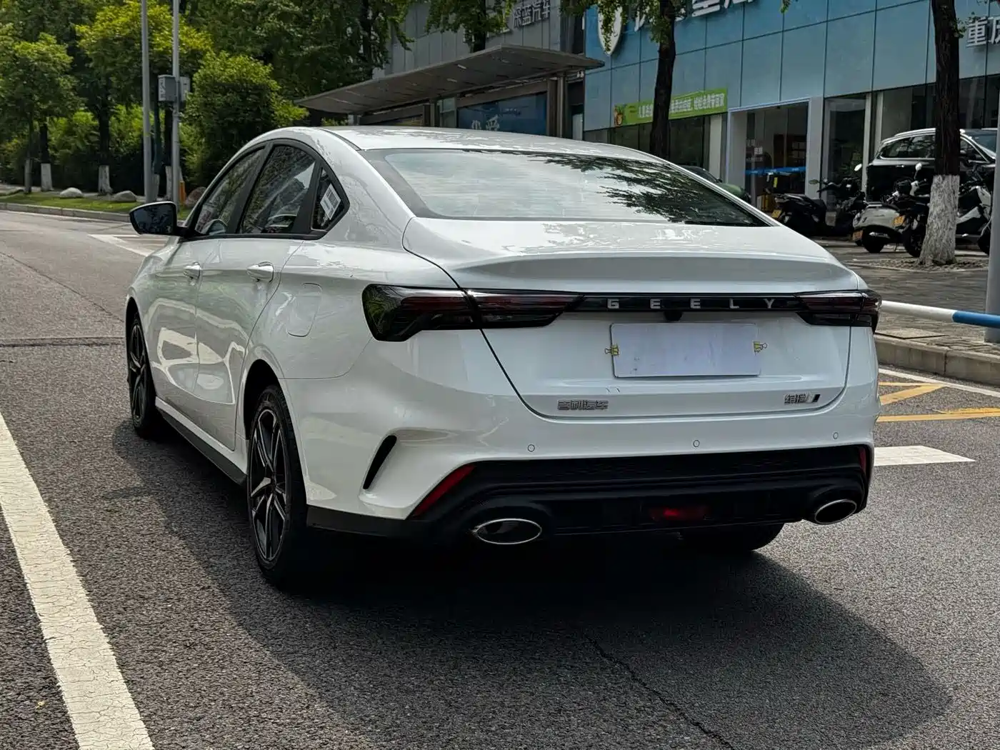 Фото 23 - Geely Binrui