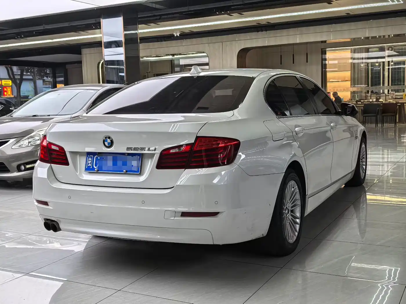 BMW 5 Series 2014 525Li Leading фото 9