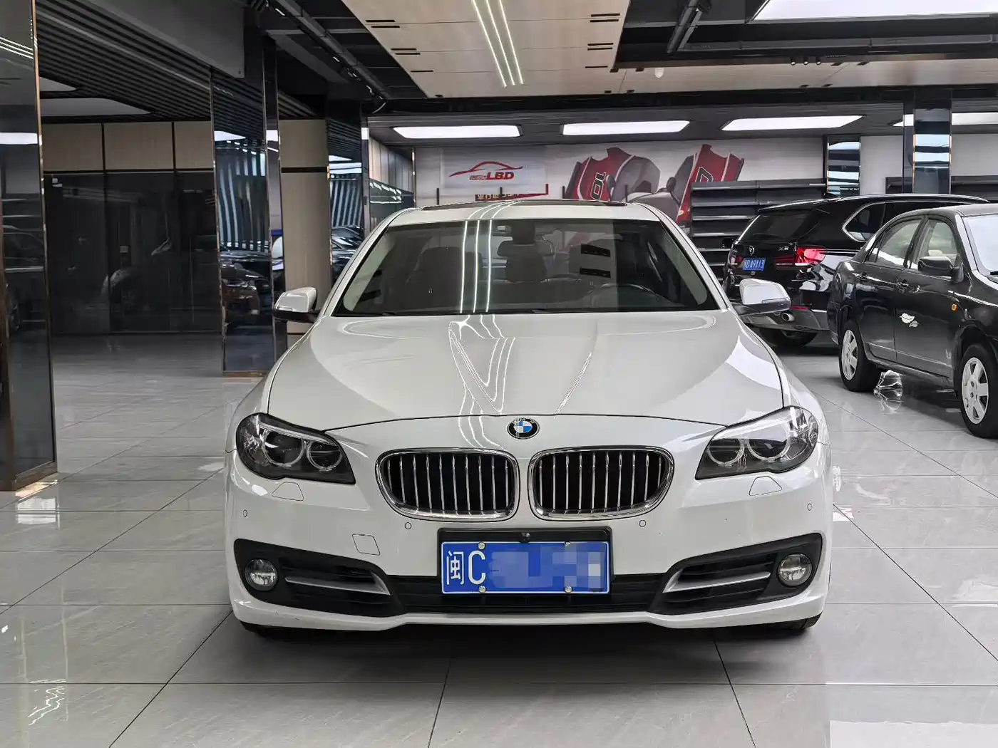 BMW 5 Series 2014 525Li Leading фото 2