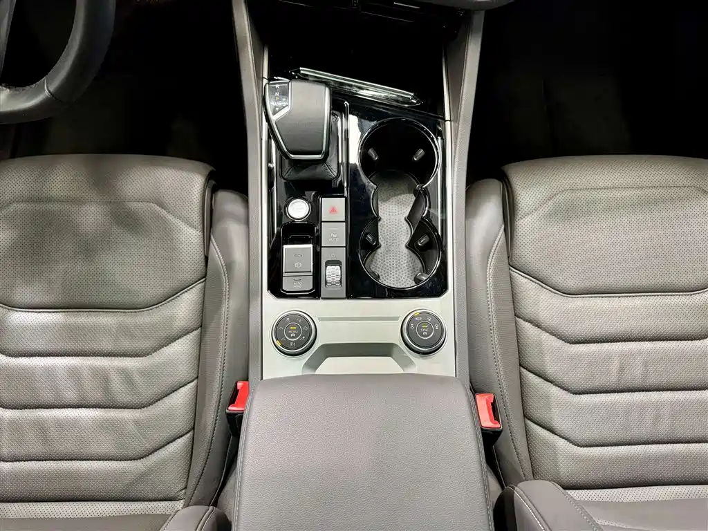 Volkswagen Touareg 2023 3.0TSI R-Line Black Sports Package фото 21