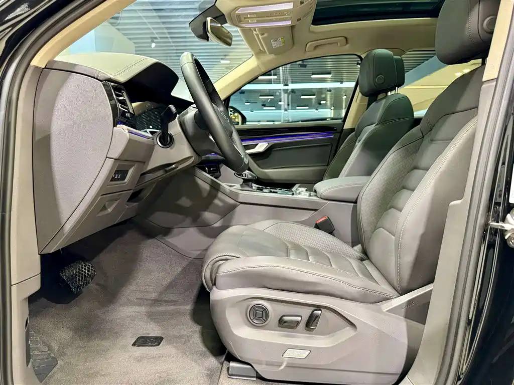 Volkswagen Touareg 2023 3.0TSI R-Line Black Sports Package фото 18