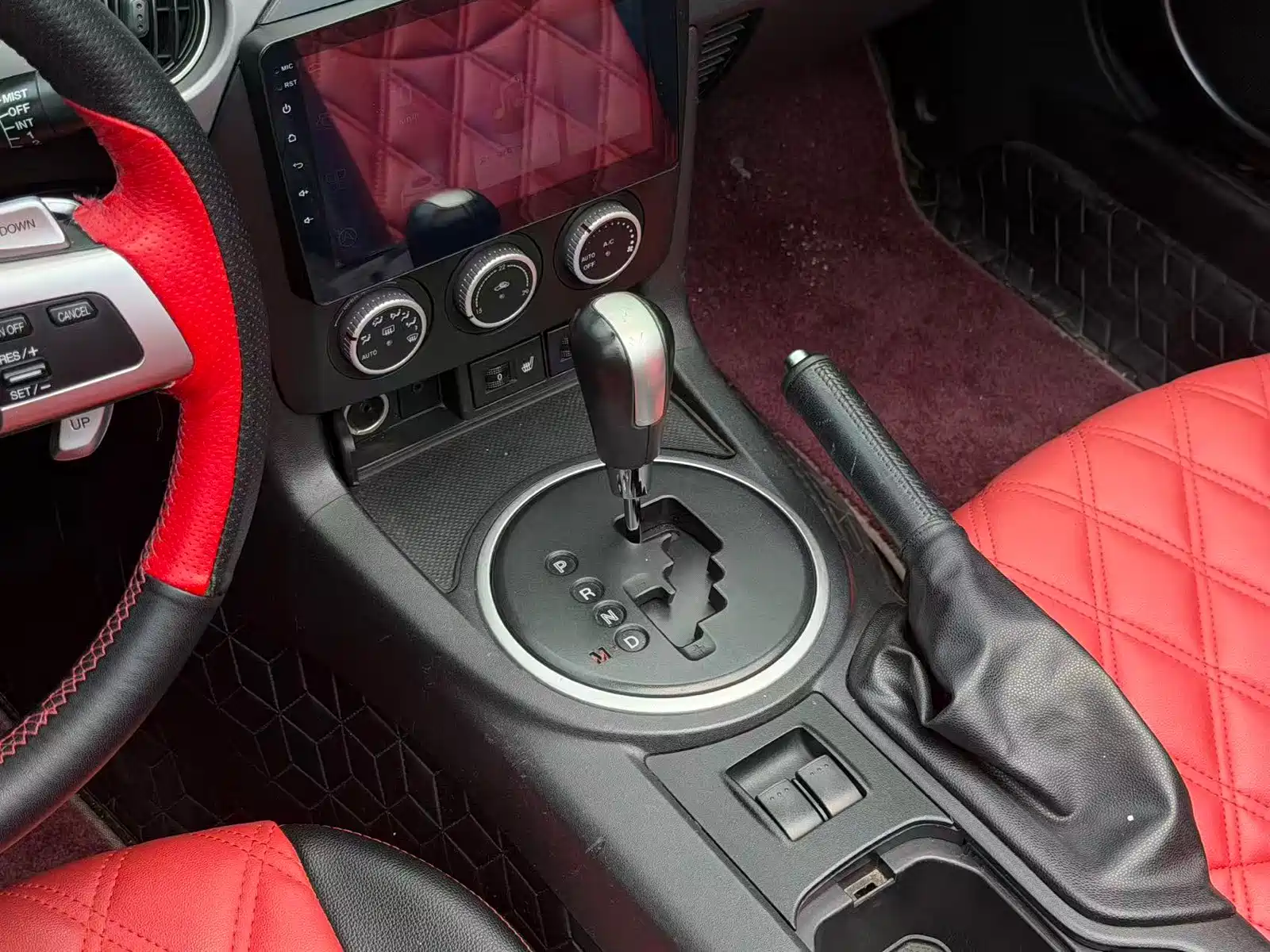 Фото 8 - Mazda MX-5