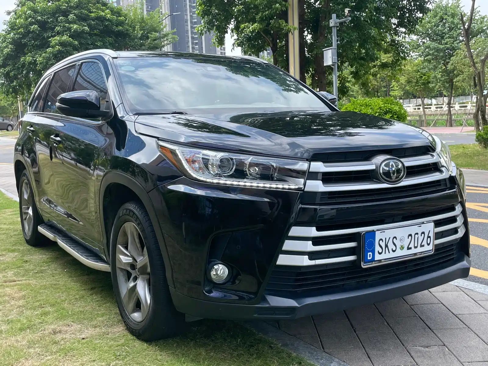 Photo 3 - Toyota Highlander