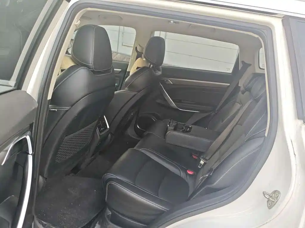 Фото 6 - Geely Atlas