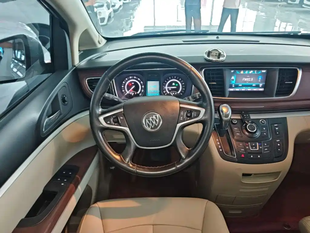 Фото 11 - Buick GL8