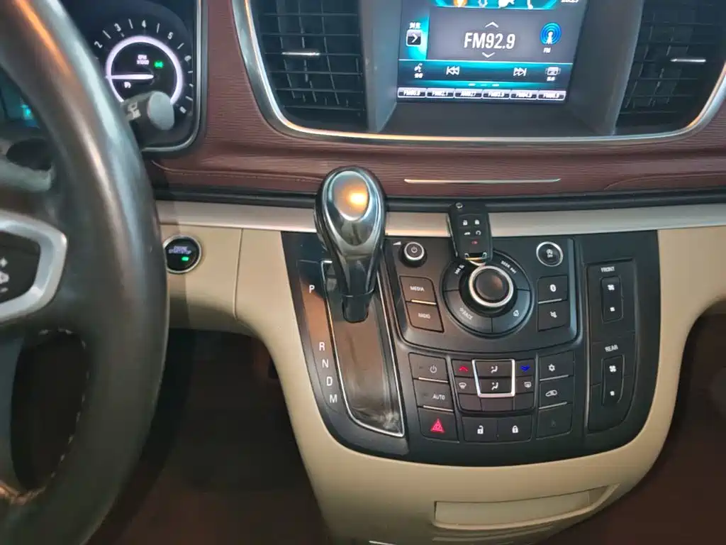 Фото 14 - Buick GL8