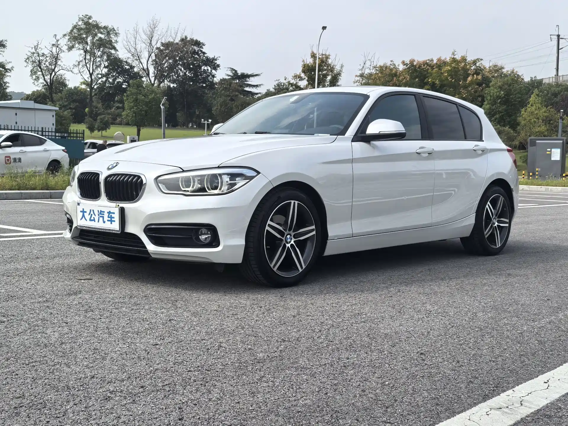 Photo 1 - BMW 1 Series (Import)