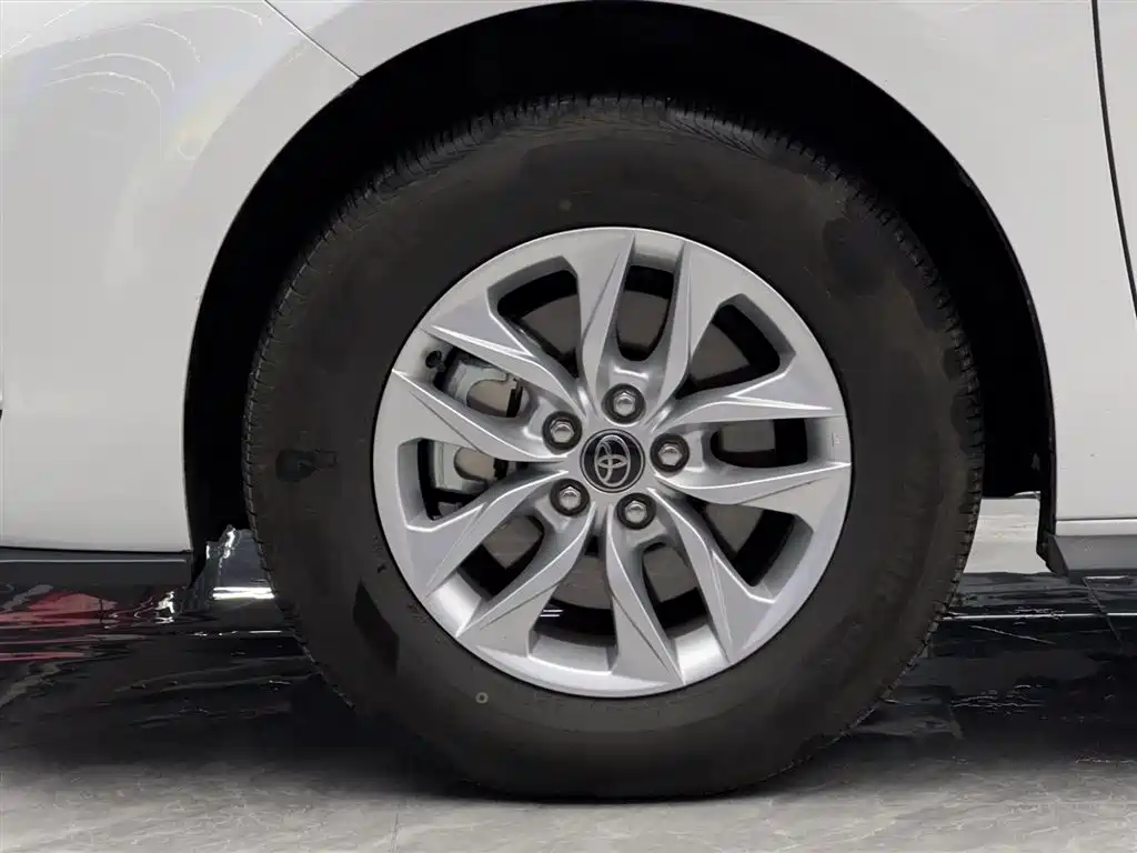 Toyota Granvia 2024 2.5L Hybrid Comfort фото 4
