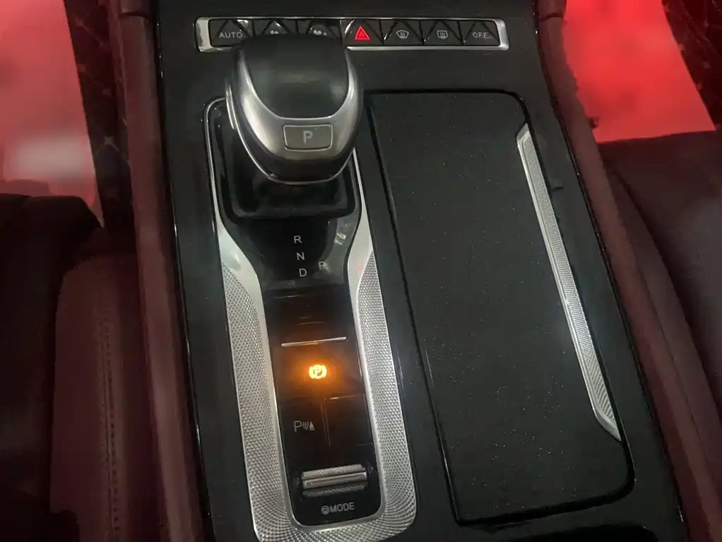 Hongqi H5 2023 1.5T HEV Smart Connect Flag Comfort фото 9