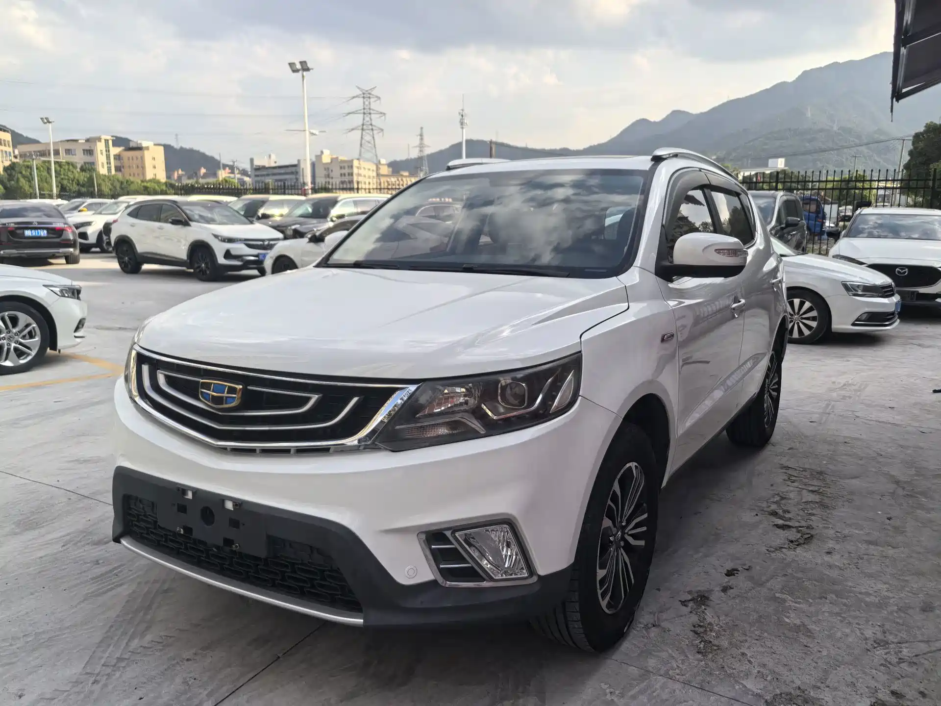 Photo 1 - Geely Emgrand X6