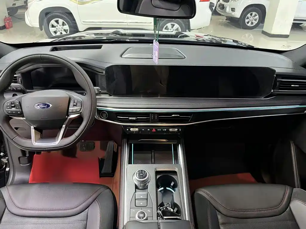 Photo 15 - Ford Explorer