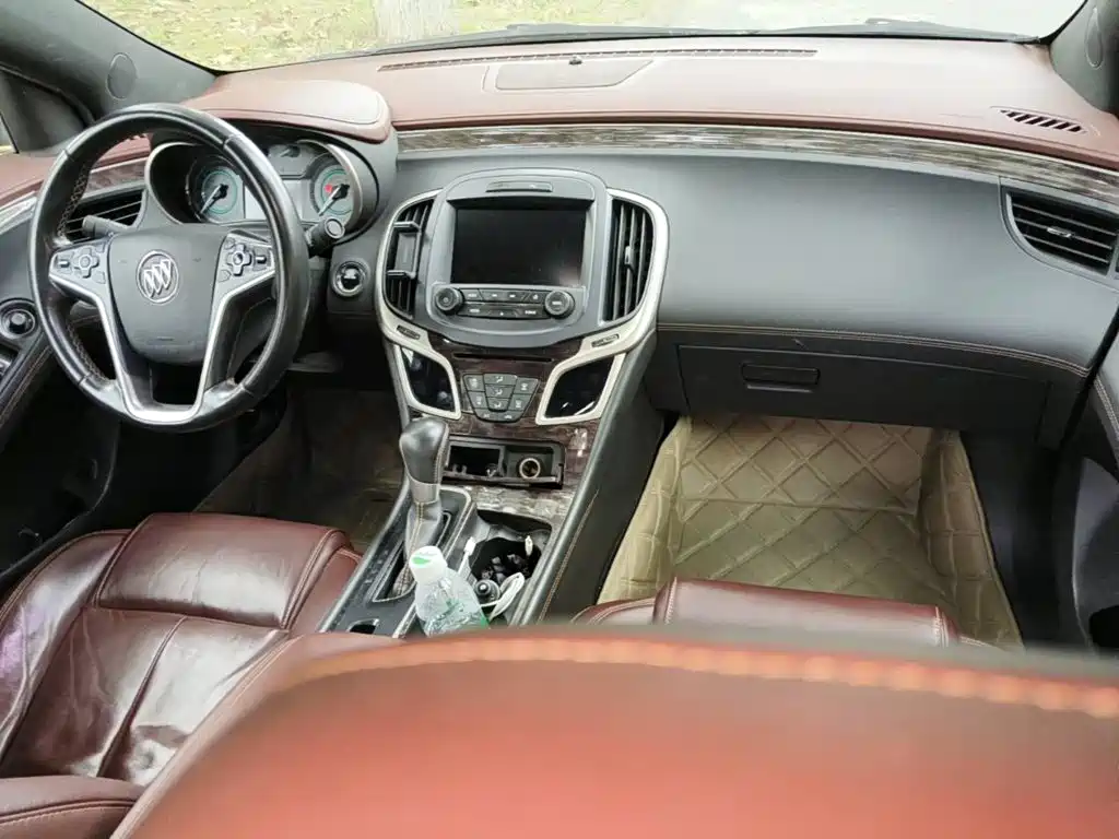 Photo 11 - Buick LaCrosse