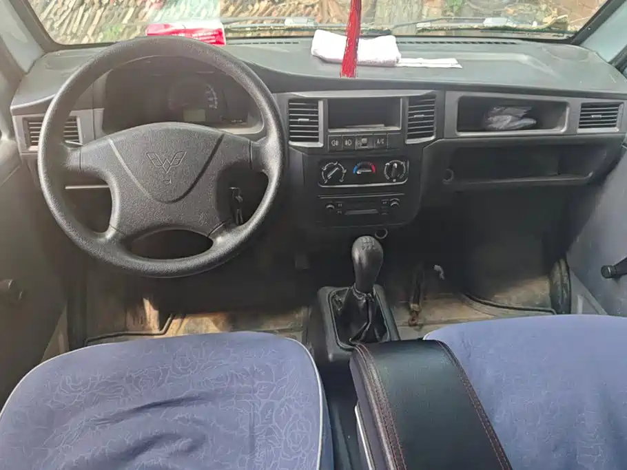 Wuling Motors Wuling Zhiguang 2017 2015 1.2L Standard LSI