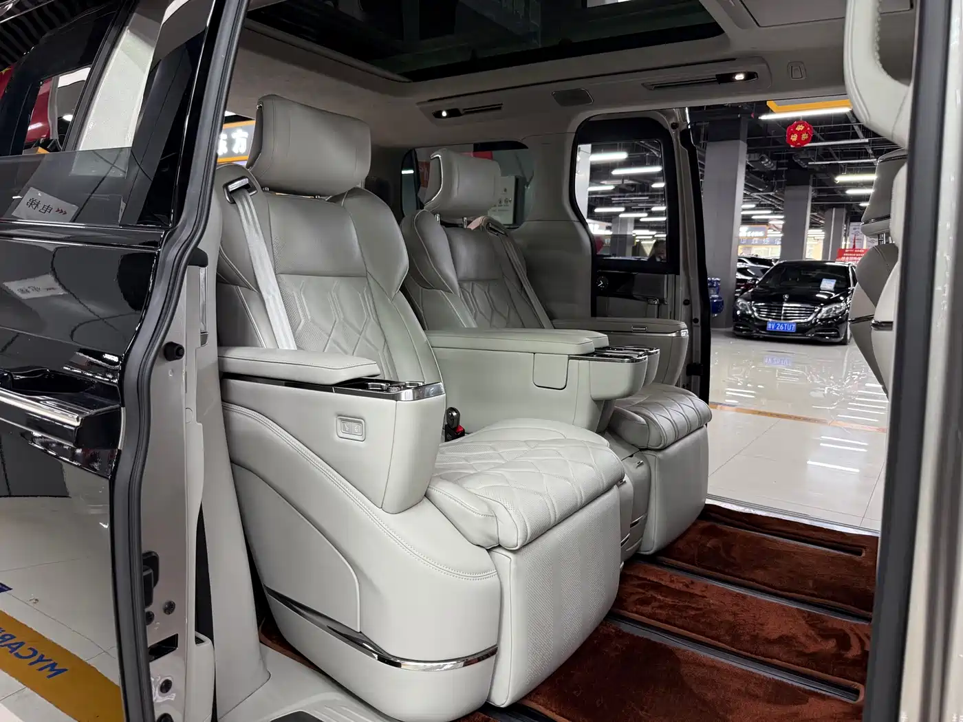 Volvo EM90 2025 2025 Ultra Six-Seater