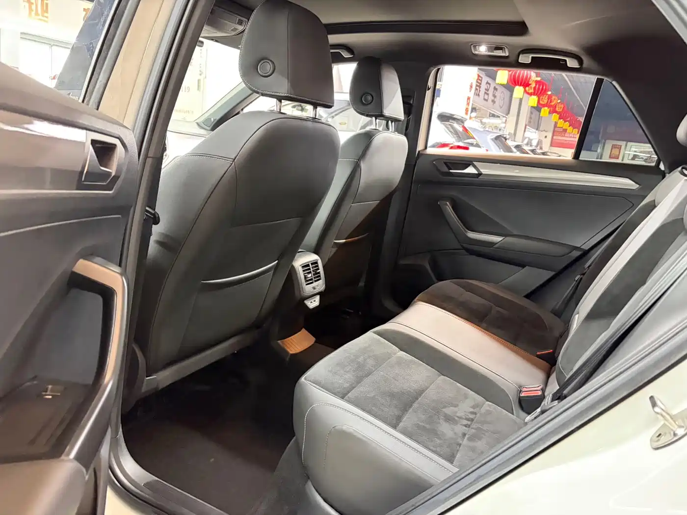 Volkswagen T-ROC 2022 280TSI DSG 2WD R-Line Pro PLUS фото 7