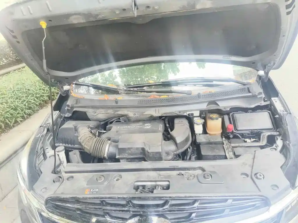 Photo 3 - Buick GL8
