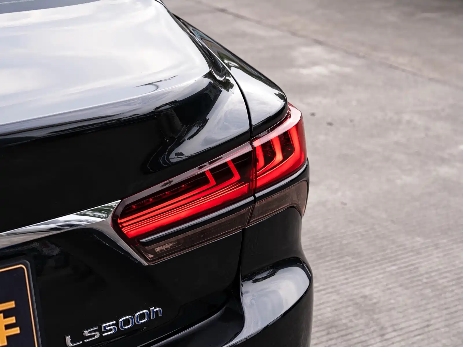 Photo 7 - Lexus LS