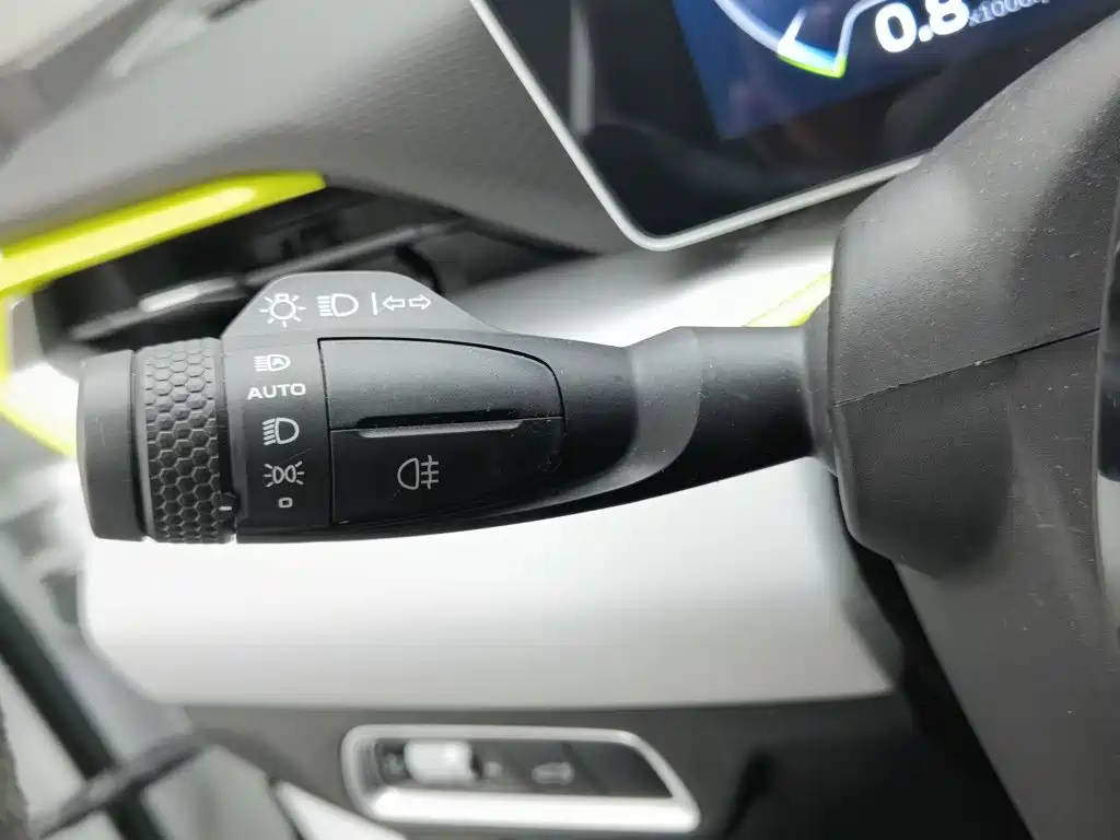 Фото 21 - Geely Coolray