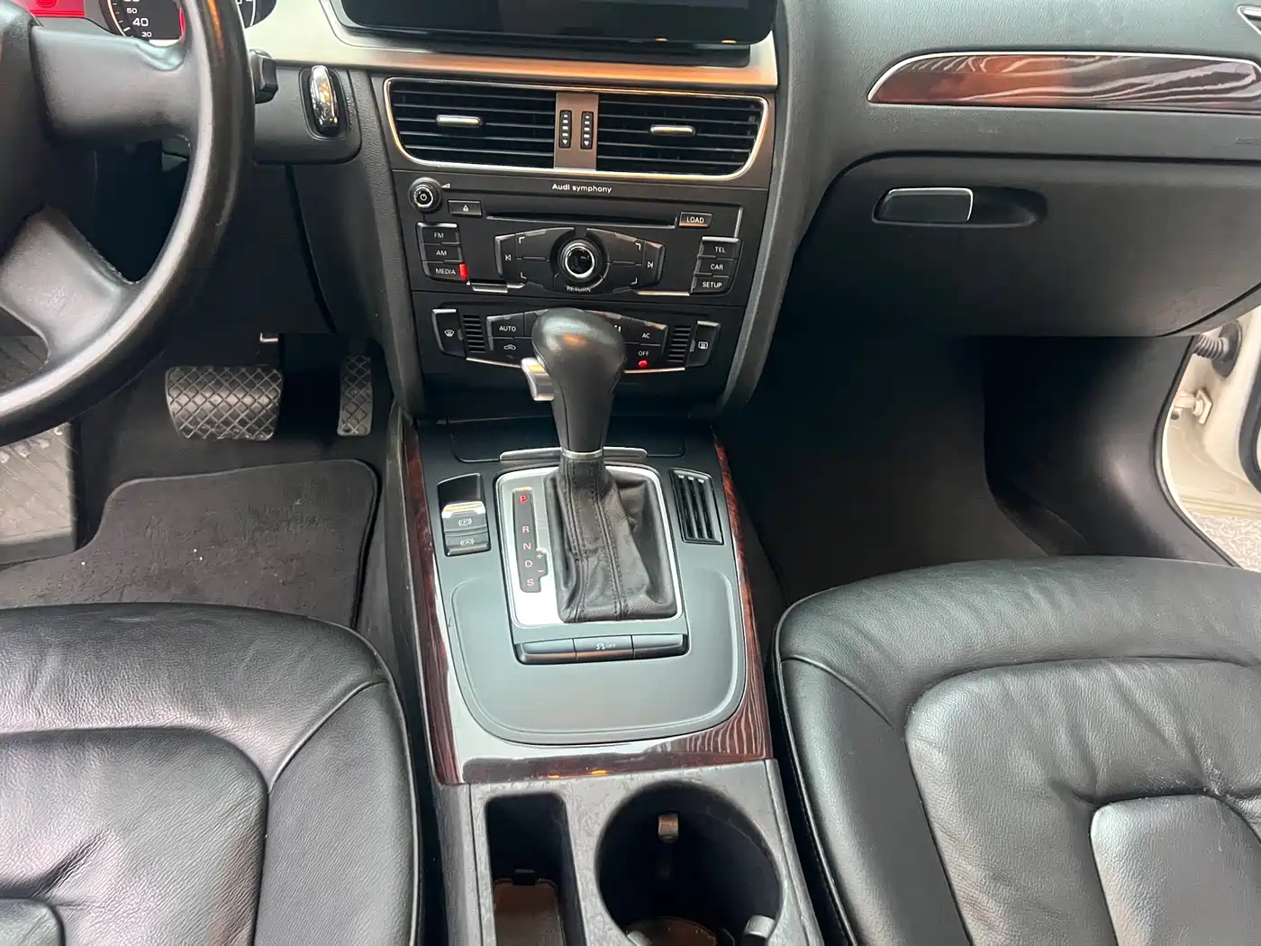 Audi A4L 2010 2.0 TFSI Comfort фото 27