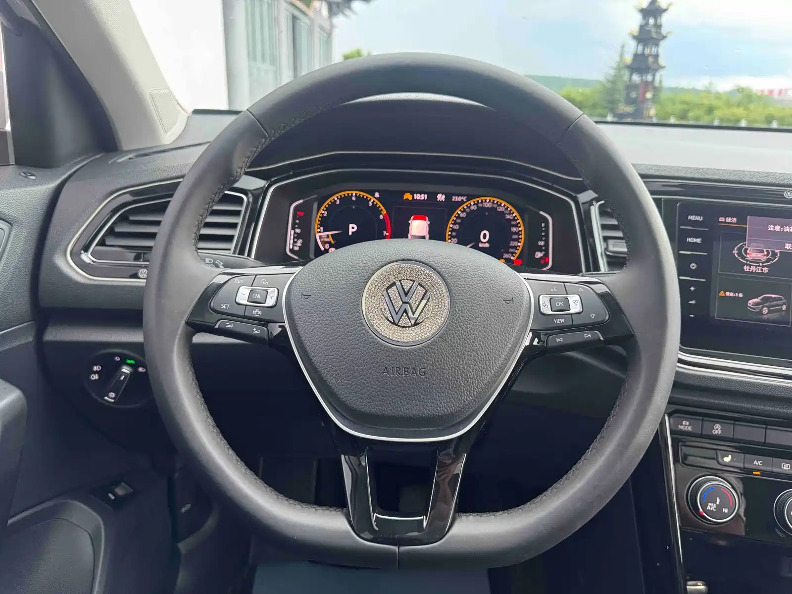 Фото 15 - Volkswagen T-ROC