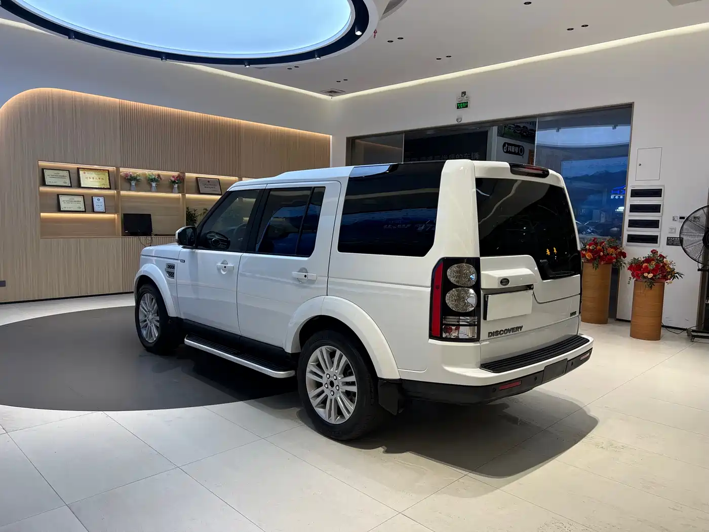 Land Rover Discovery 2015 3.0 SDV6 HSE Diesel фото 6