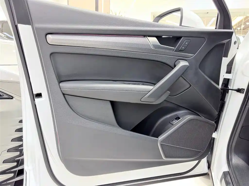 Audi Q5L 2022 40T Luxury Dynamic фото 6