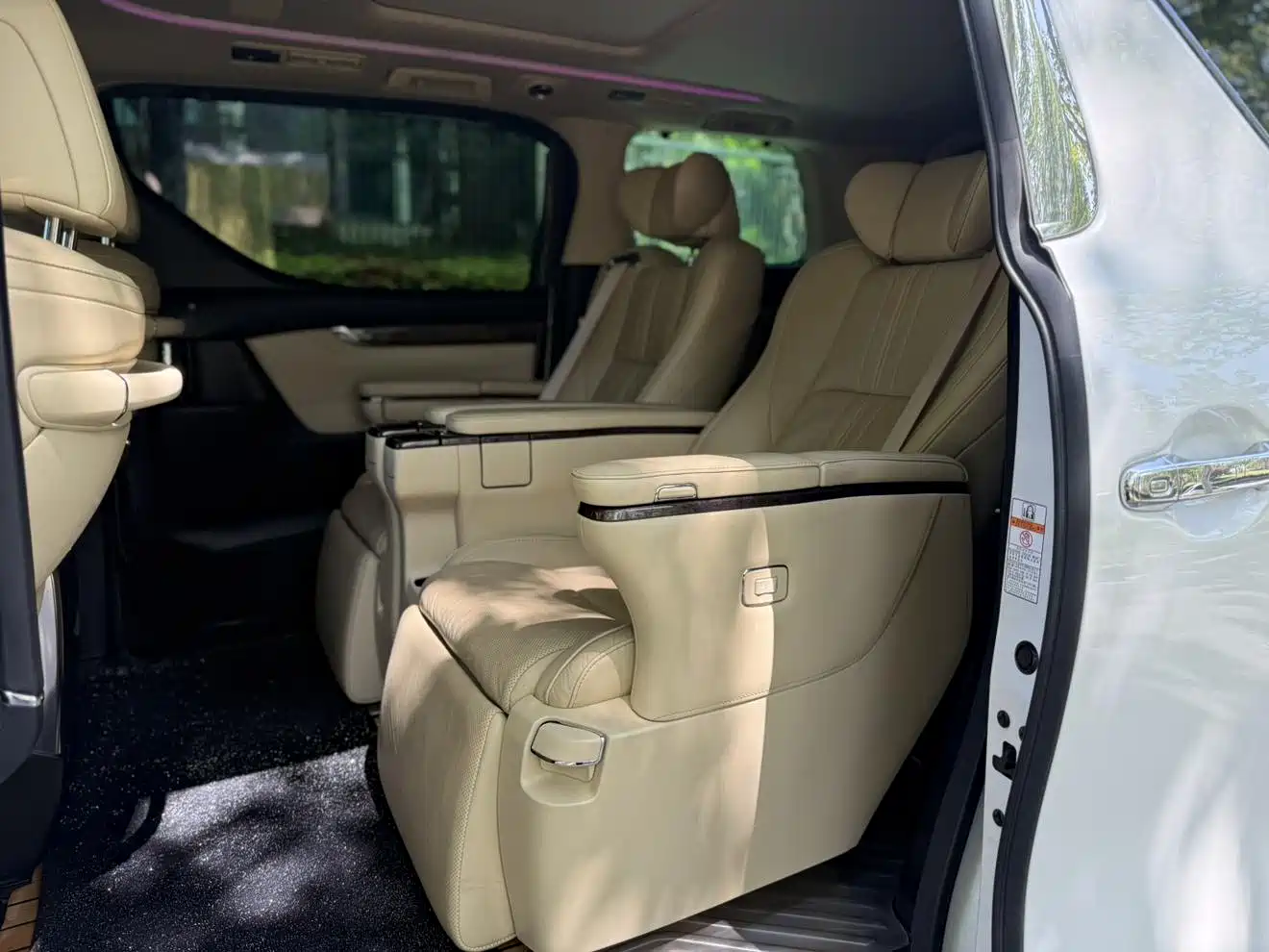 Toyota Alphard 2019 Hybrid 2.5L Premium Edition фото 6