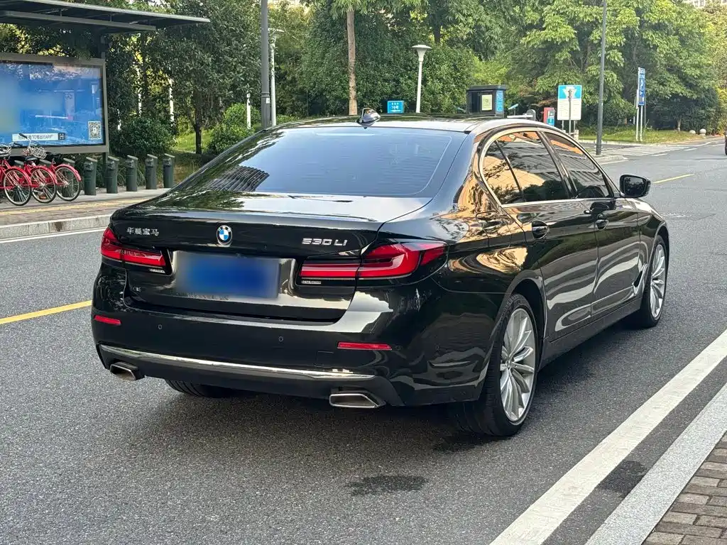 صورة 12 - BMW 5 Series