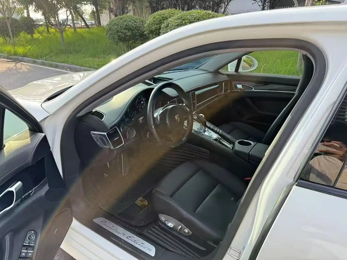 Porsche Panamera 2013 Panamera 4 Platinum Edition 3.6L фото 4