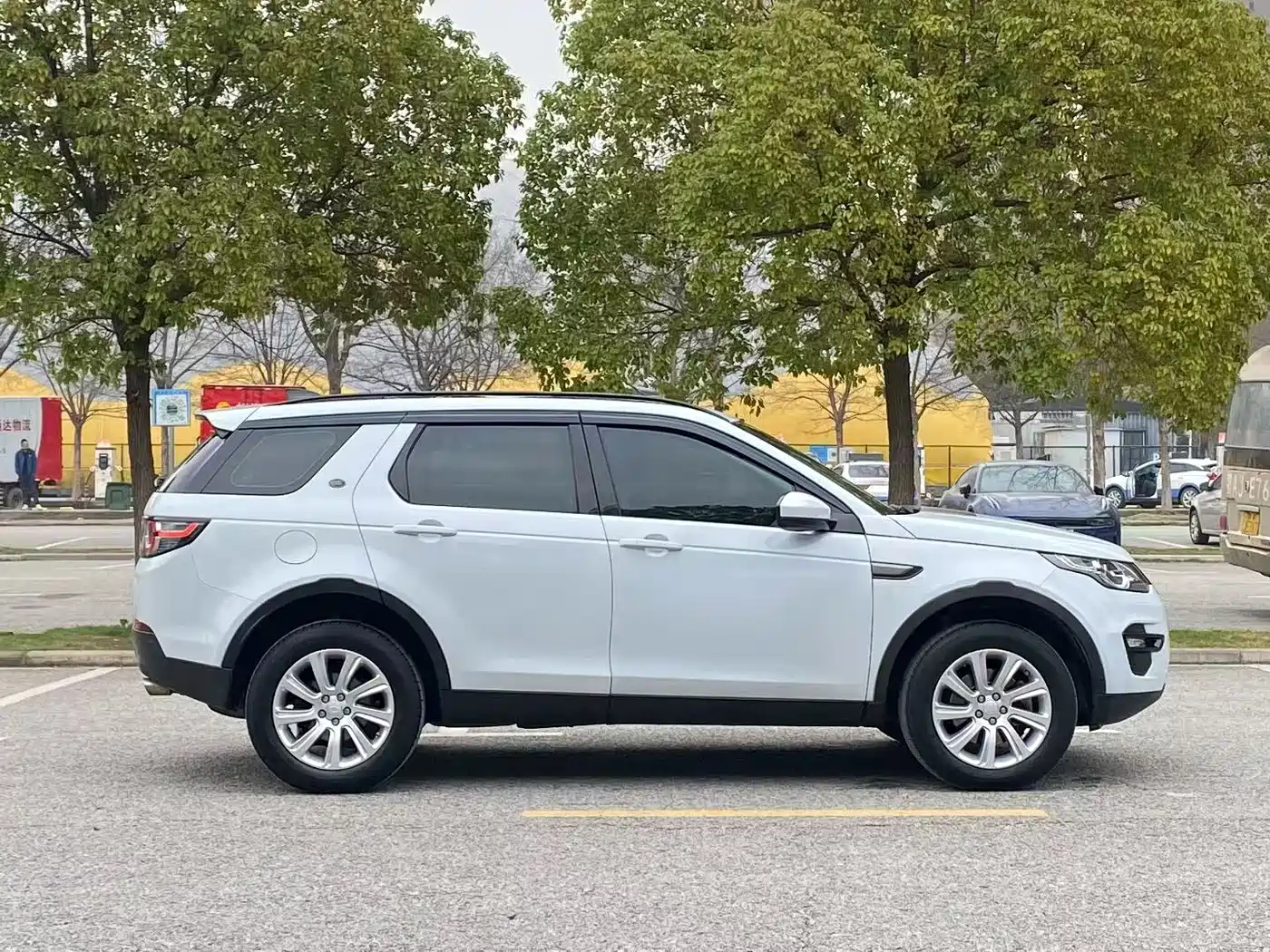 Land Rover Discovery Sport 2018 240PS SE Edition фото 7