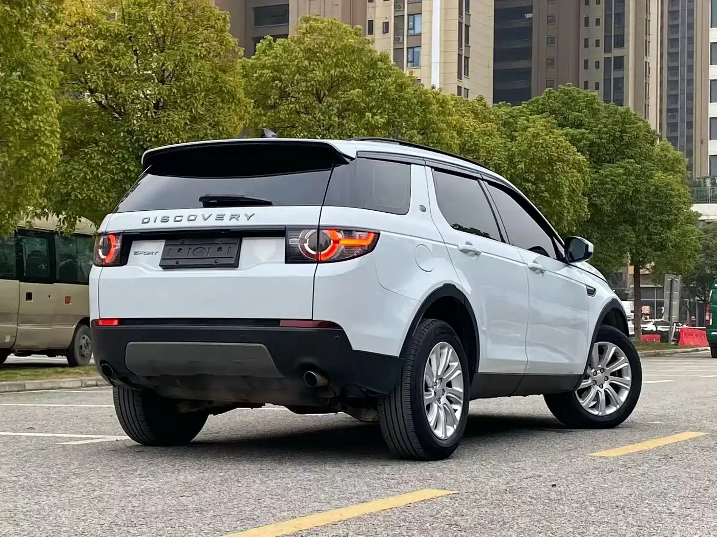 Land Rover Discovery Sport 2018 240PS SE Edition фото 8
