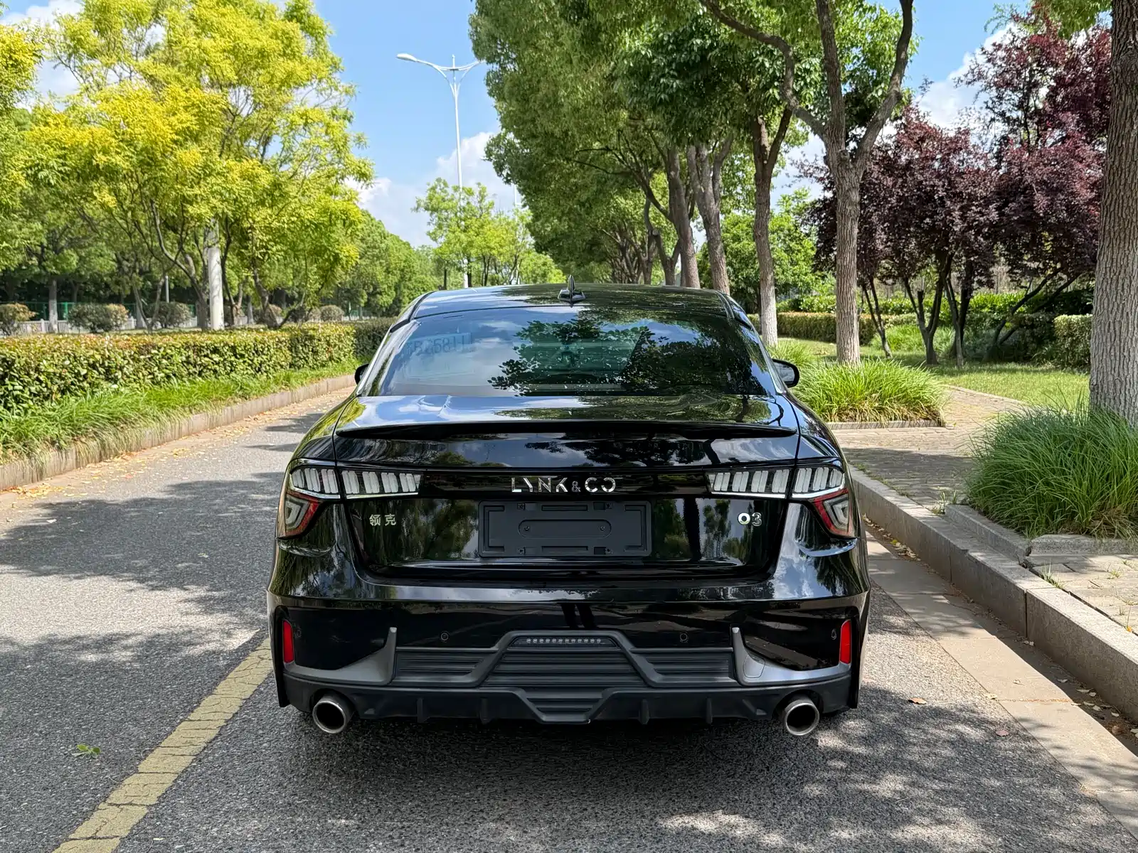 Фото 8 - Lynk & Co 03