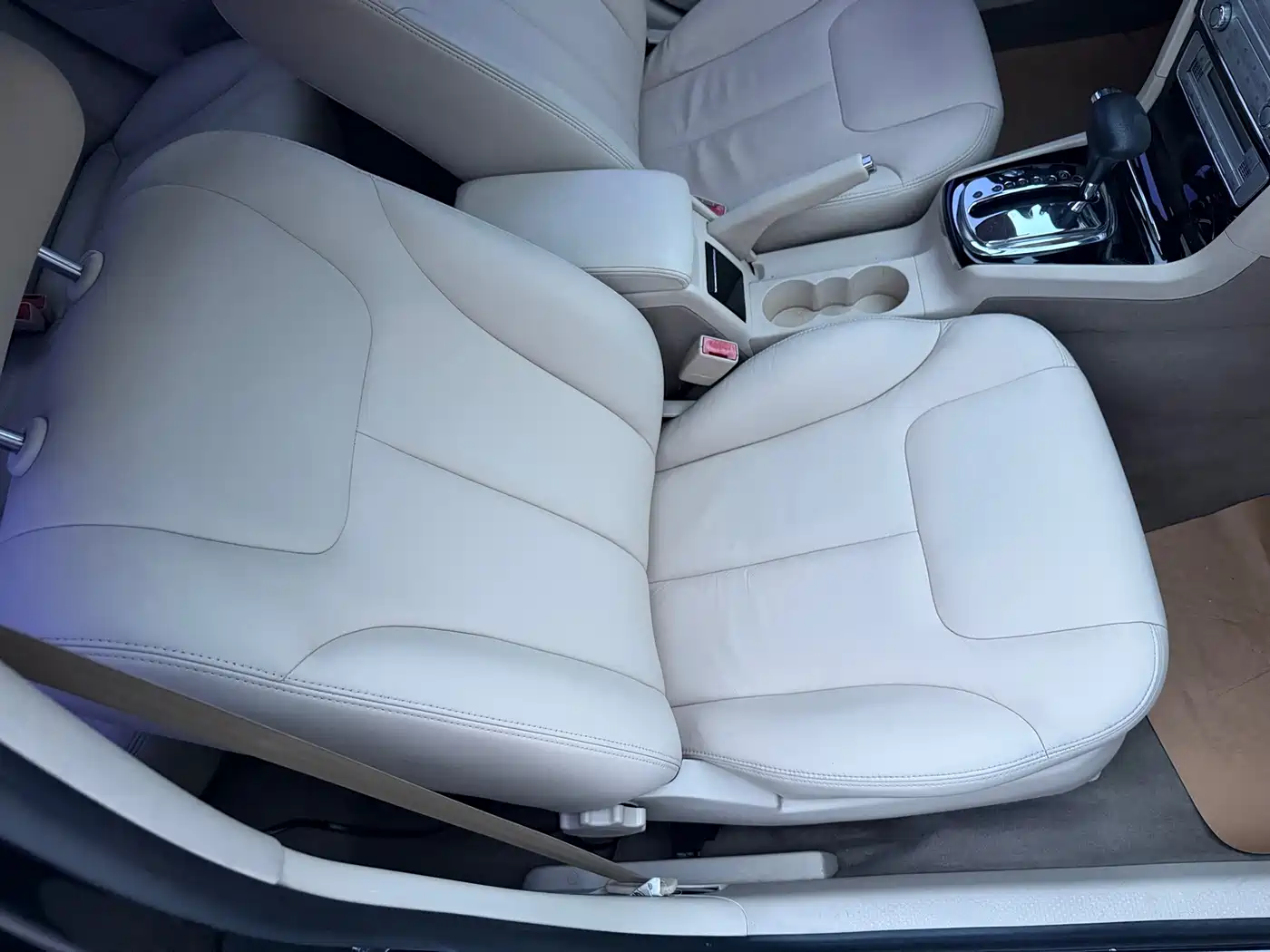 Volkswagen Passat Lingyu 2011 2009 2.0L MFI Automatic Premium