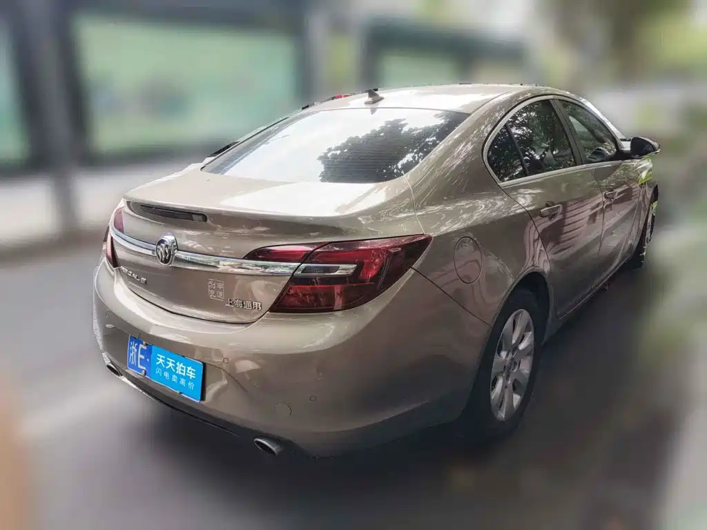 Photo 2 - Buick Regal