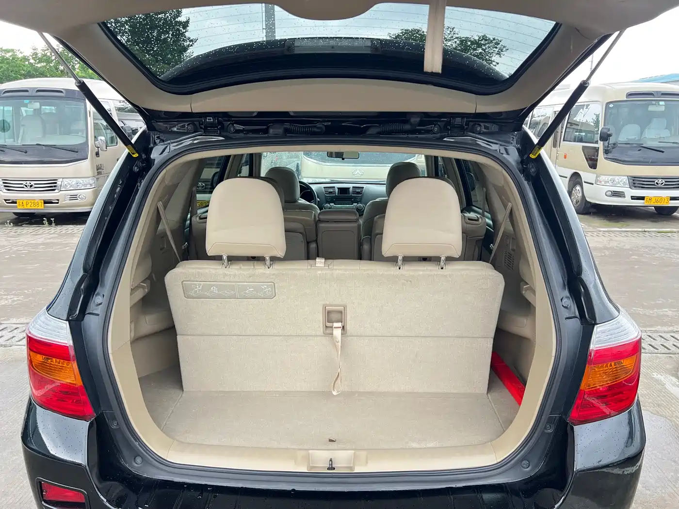 Toyota Highlander 2012 2.7L 2WD 7-Seater Luxury Edition фото 25