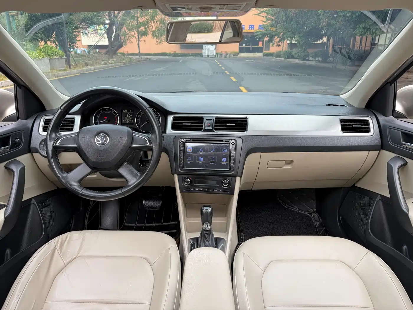 Škoda Rapid 2013 1.6L Automatic Preferred фото 10