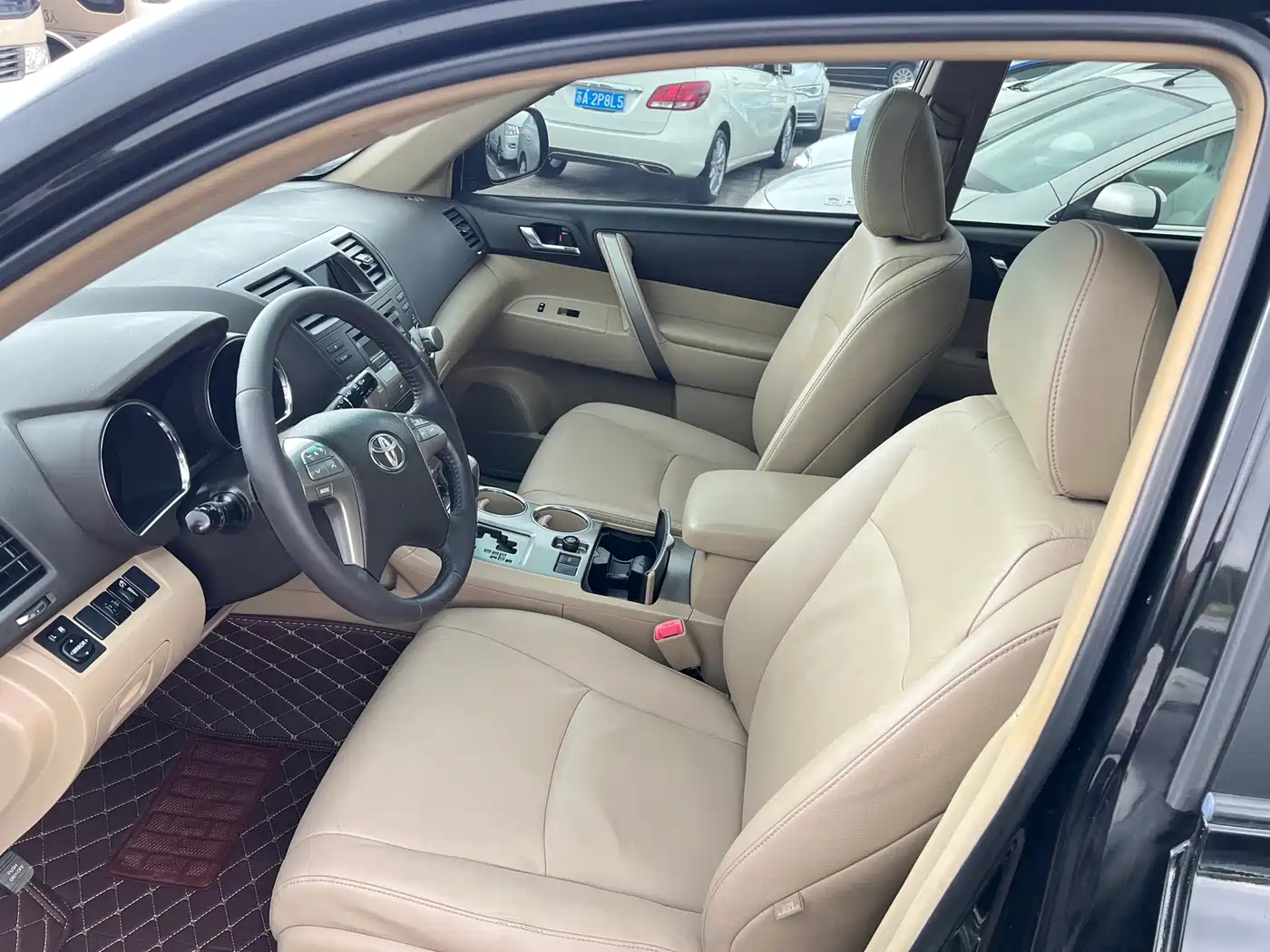 Toyota Highlander 2012 2.7L 2WD 7-Seater Luxury Edition фото 11