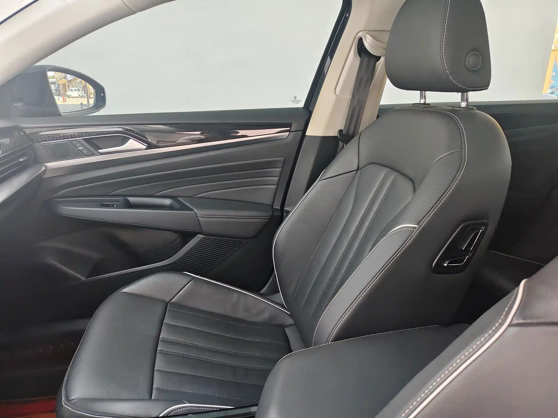Photo 5 - Volkswagen Passat