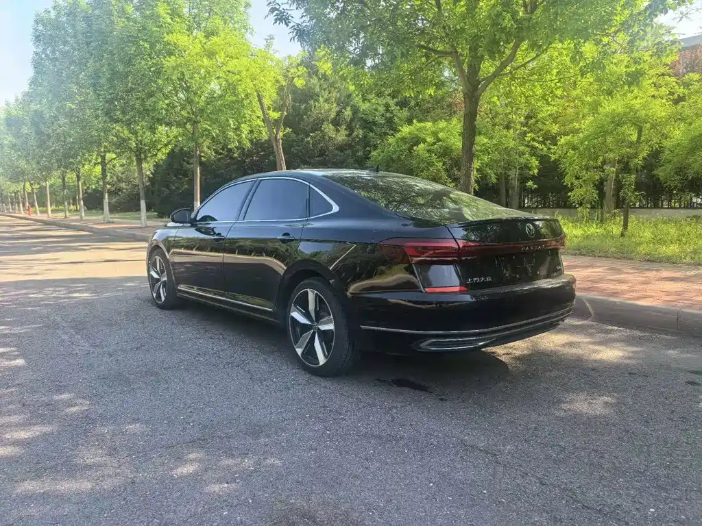 Photo 7 - Volkswagen Passat