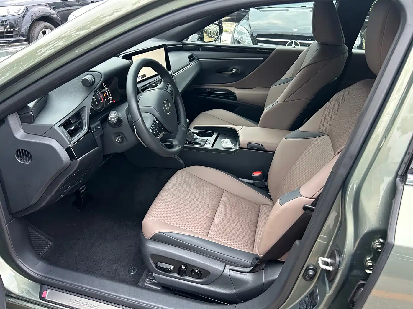 Lexus ES 2023 200 Luxury Edition фото 8