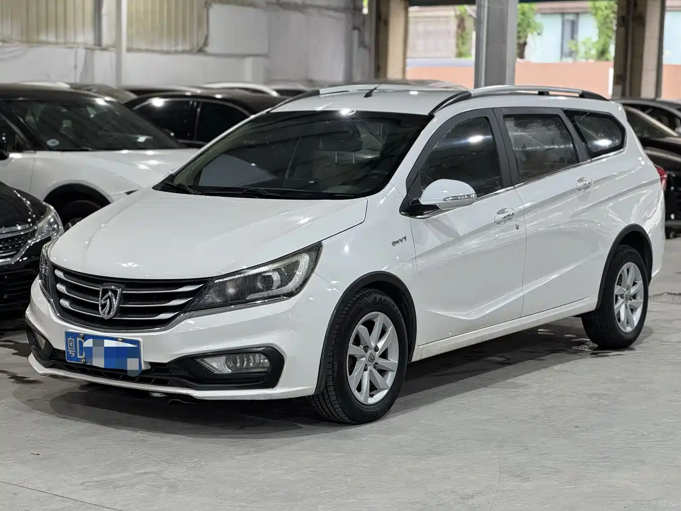 Baojun 310W 2017 2017 1.5L Manual Fashion Edition (China V)