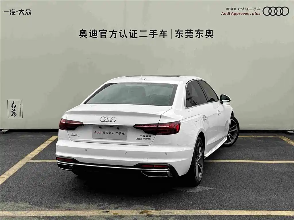 Photo 4 - Audi A4L