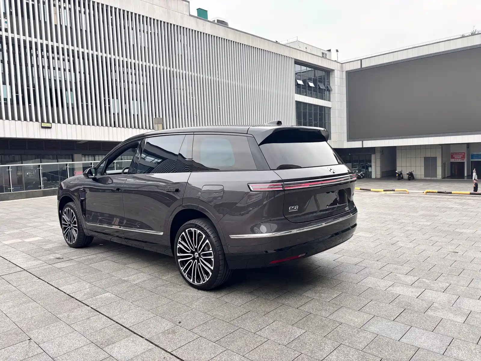 Фото 6 - NIO ES8