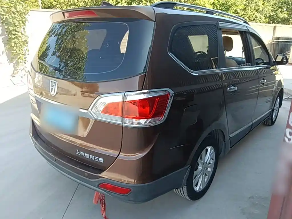 Baojun 730 2015 2014 1.5L Manual Luxury Navigation ESP Edition 7-Seater