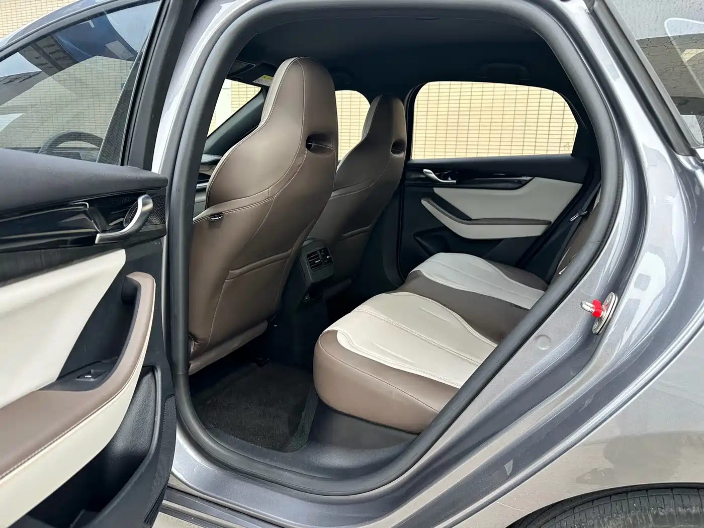 BYD Qin PLUS 2024 Glory Edition DM-i 55KM Leading фото 10