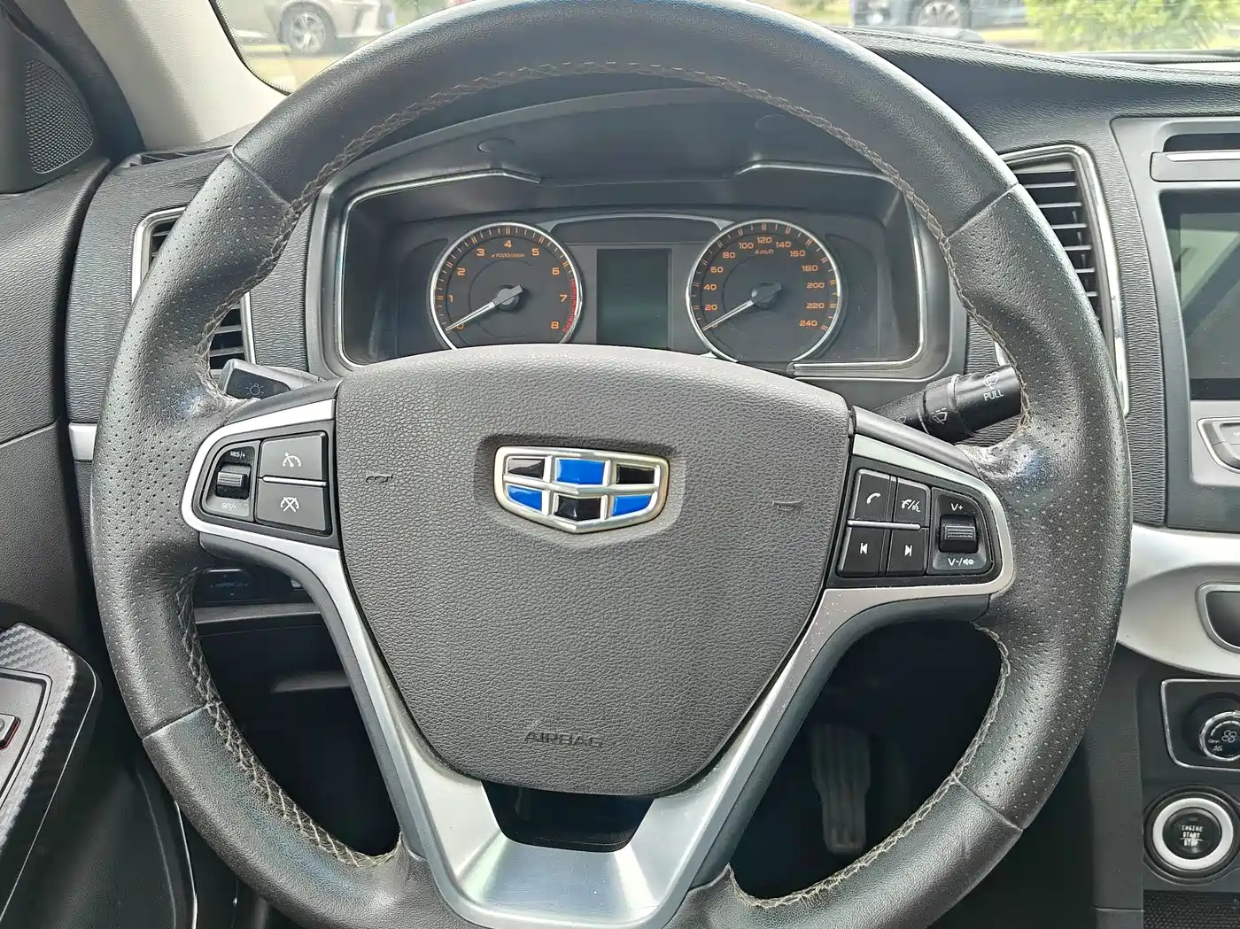 Фото 18 - Geely Vision