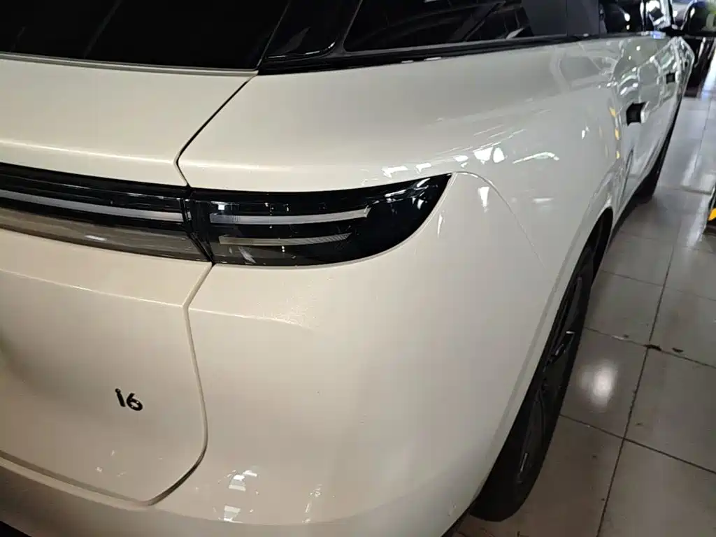Photo 8 - Li Auto i6
