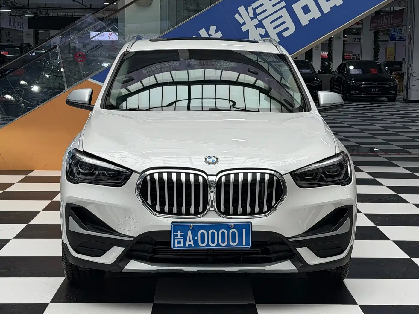 BMW X1 2022 sDrive20Li Fashion фото 2