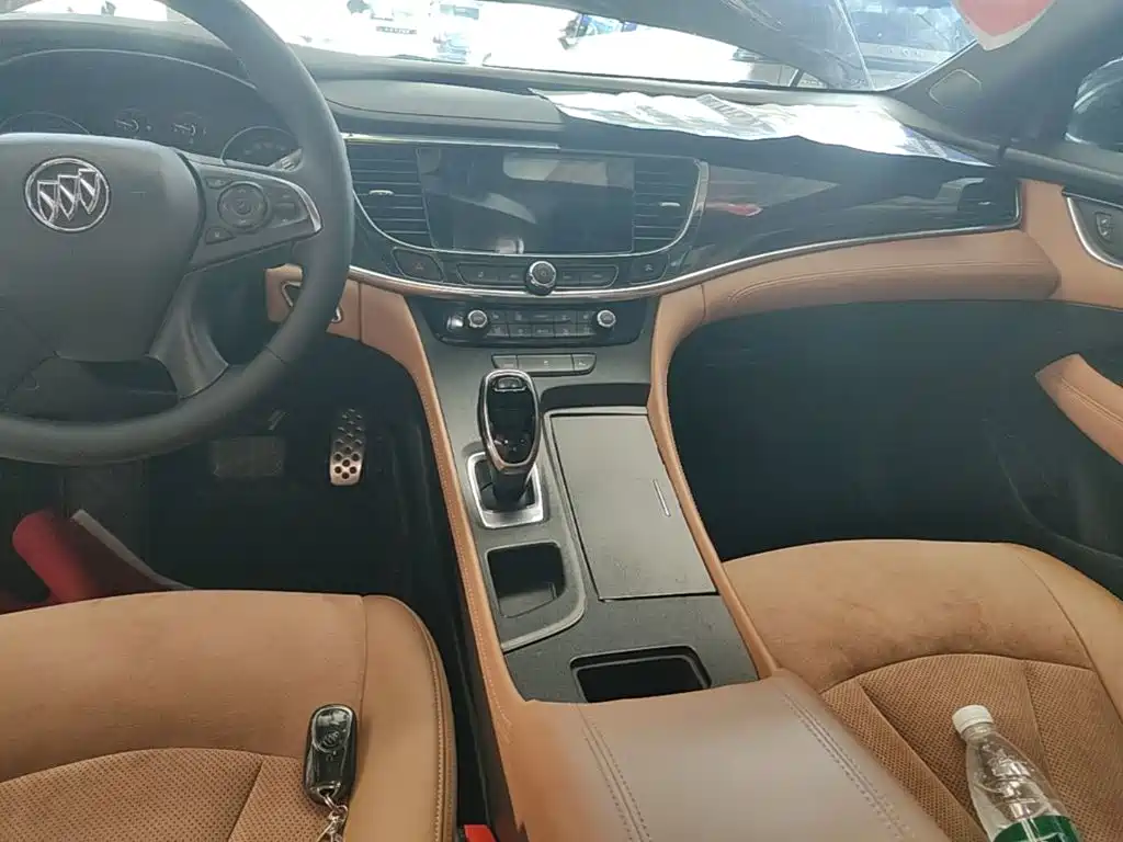 Photo 13 - Buick LaCrosse