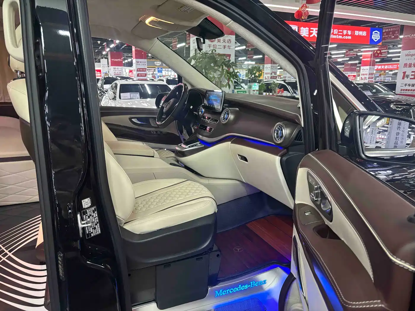 Mercedes-Benz Vito 2023 2.0T Elite 7-Seater фото 4